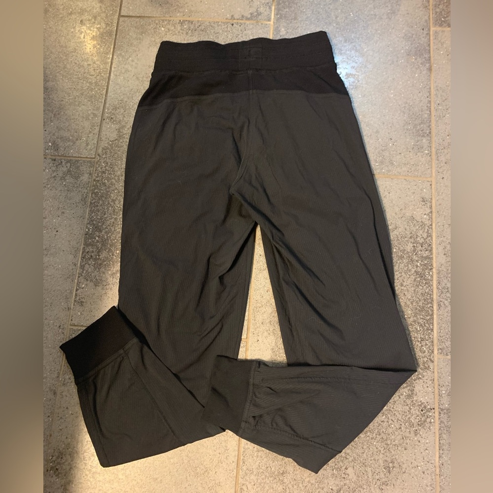 Lululemon Dance Studio Jogger
*29"
Black. Size 4. EUC - Picture 9 of 13